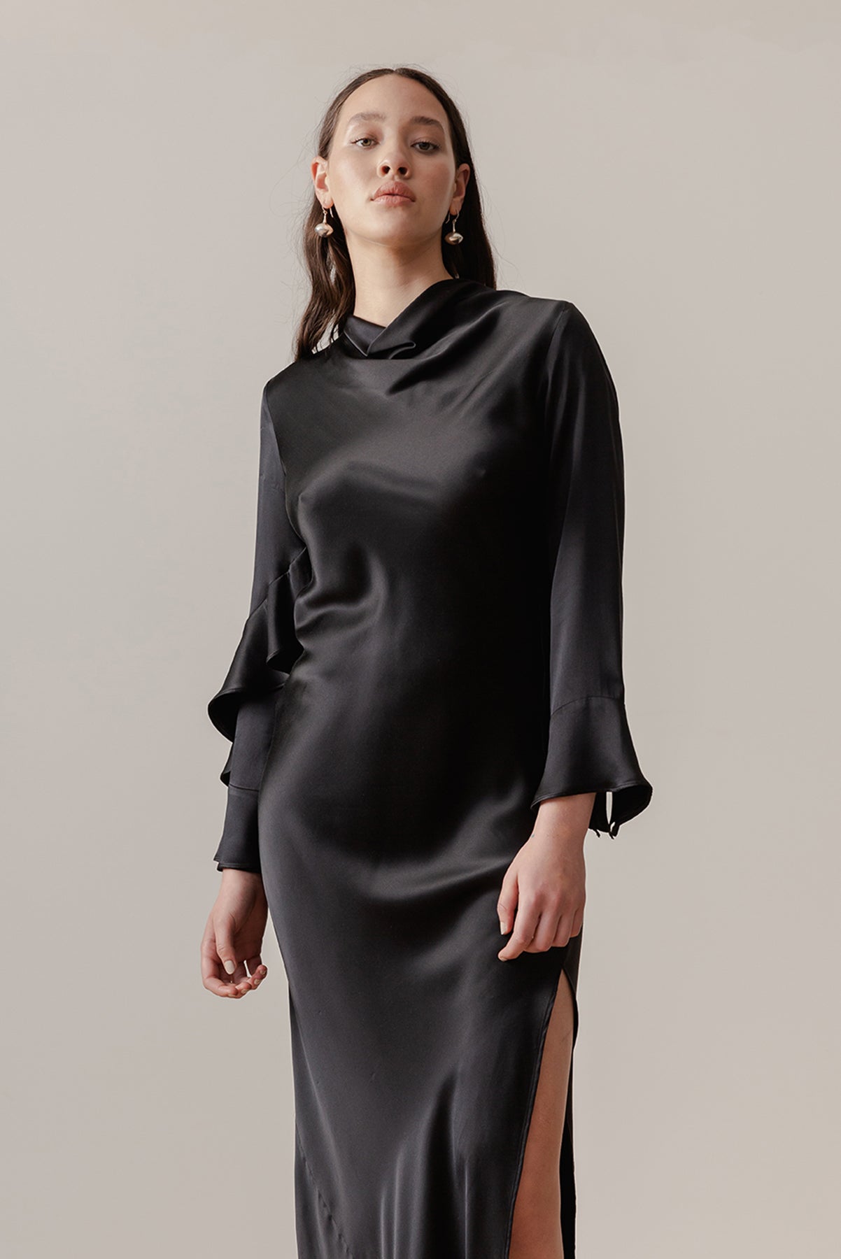 Oyster Gown - Black - LOCLAIRE
